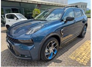 LYNK & CO 01  1500 BENZ  PLUG-IN HYBRID